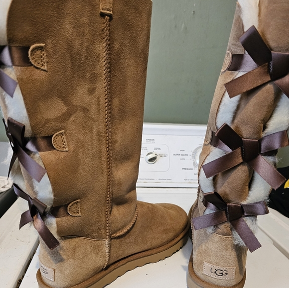 UGG Shoes - Authentic UGG Boots